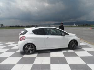 peugeot-208-gt-consumo-300x225 2024